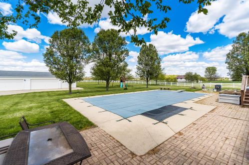 1320 Old Springfield Rd, London OH  43140-9202 exterior