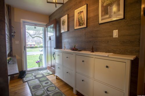 107 Oakdale St, Bayshore, NY 11706-2031
