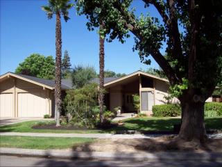 6220 Prospect Ave, Fresno, CA 93711-1657