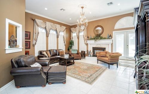 225 Charleston Dr, Victoria TX 77904-3814 exterior