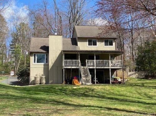 133 Lakeshore Dr, New Hartford, CT 06057-4123