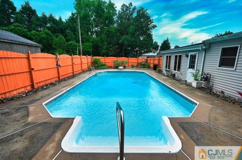 100 Hill Hollow Rd, South Plainfield NJ  07080-1621 exterior