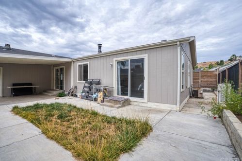 20049 Northcliff Dr, Santa Clarita CA  91351-5792 exterior