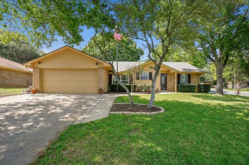 739 Somerset Ct, Midlothian, TX 76063-2824