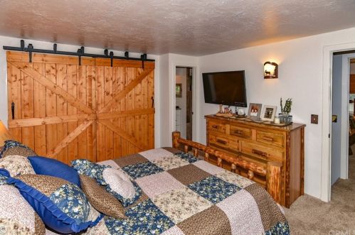 1063 H Ln, Big Bear City CA  92314-9693 exterior