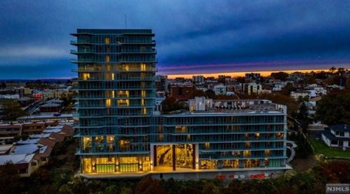 320 Adolphus Ave, Cliffside Park NJ  07010-2704 exterior