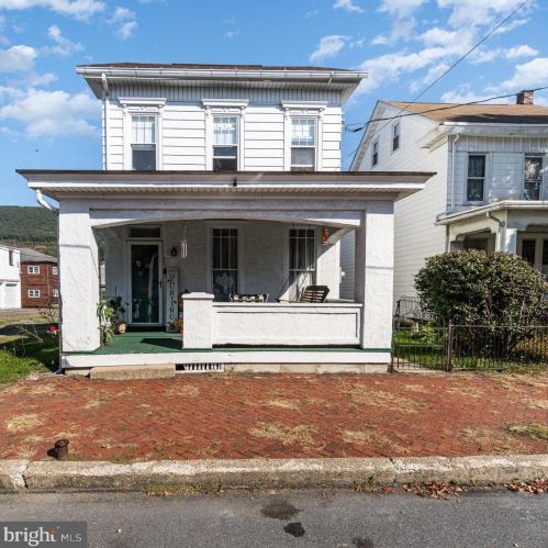 625 2nd St, Lykens, PA 17048-1304