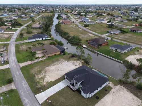 1908 14 St, Cape Coral FL  33909-1643 exterior