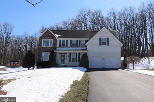 956 Marshall Dr, Pottstown, PA 19465-7888