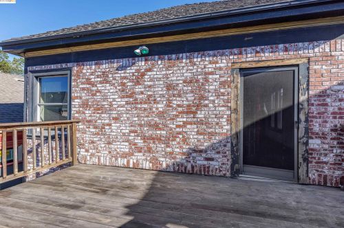 1115 Chestnut St, Oakland CA 94607-2874 exterior