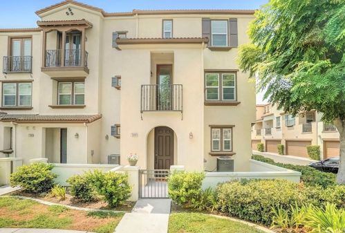 7004 Vining St, Chino, CA 91710-8103