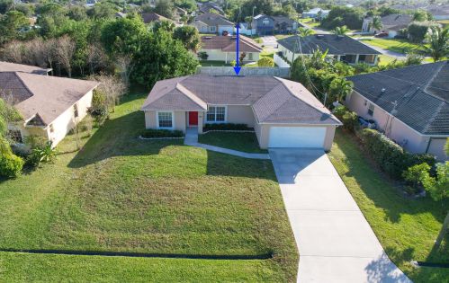 580 Dailey Ave, Fort Pierce, FL 34953-3027