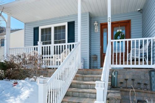 27 Larkin Ln, Garnerville NY  10923-1536 exterior