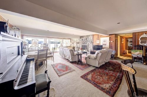 44 Overlook Rd, Rock Hill NY  12775-6208 exterior