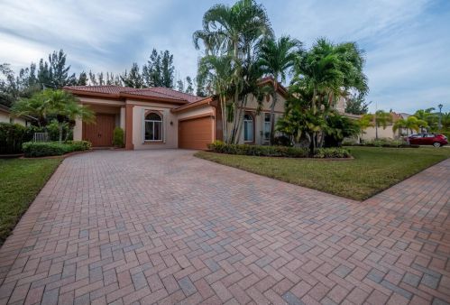 192 Bella Vista Way, West Palm Beach, FL 33411-4308