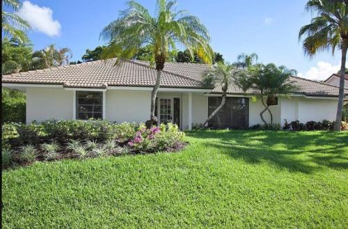 2 Dunbar Rd, West Palm Beach, FL 33418-6816