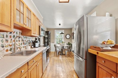 1970 Huntington Tpke, Bridgeport CT  06611-5117 exterior