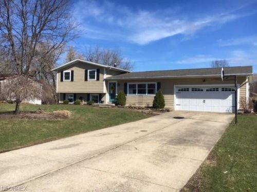 13512 Acorn Cir, Mogadore, OH 44260-1703