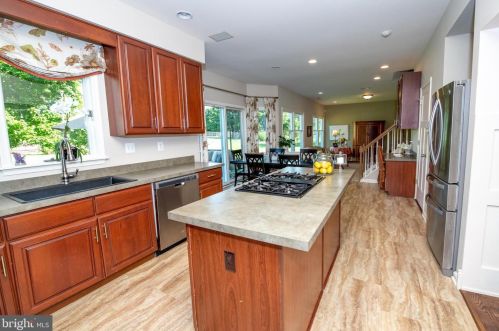 156 Whitney Ln, Southampton PA  18954-1080 exterior