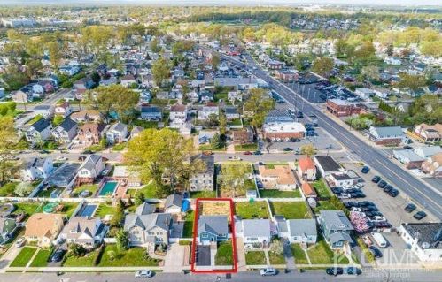 204 Grove Ave, Woodbridge NJ  07095-2337 exterior