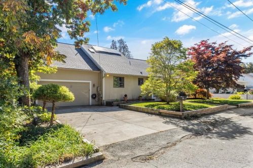 9 Noto Dr, North Providence RI  02904-2905 exterior