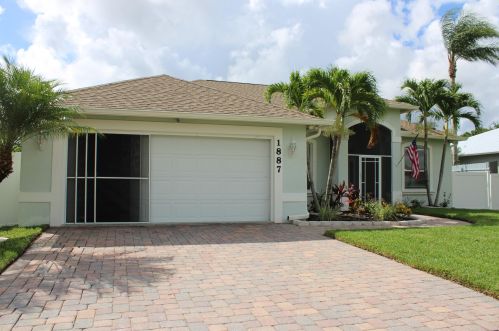 1887 Lennox St, Fort Pierce, FL 34953-1302