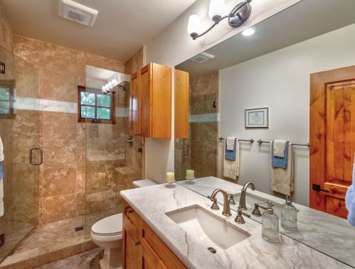 11082 Meek Ct, Truckee CA  96161-2979 exterior