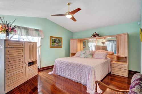 920 203rd Ave, Hollywood FL  33029-3439 exterior