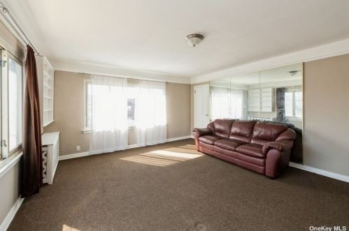 84-19 150th St, Jamaica, NY 11435-1233