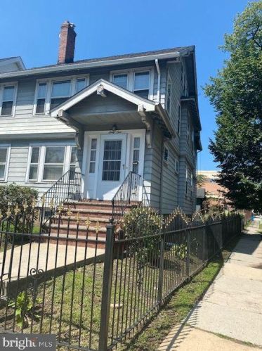61 22nd St, East Orange, NJ 07017-4901
