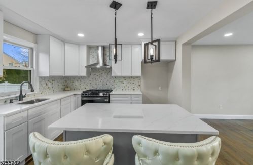 221 18th Ave, Manville NJ  08835-1629 exterior