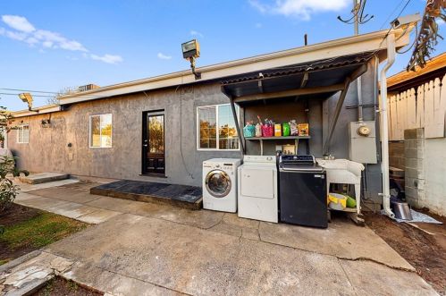 16931 Hart St, Van Nuys CA 91406-4507 exterior