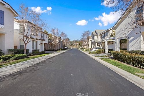 42056 Calabria Dr, Temecula CA  92591-5721 exterior