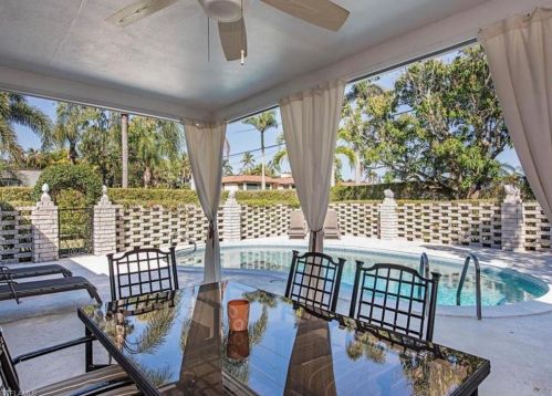 1175 Sandpiper St, Naples FL  34102-0532 exterior