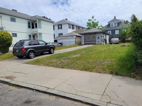 82 Lynch St, Providence RI  02908-5106 exterior