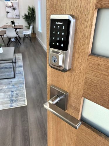 836 47th St, Oakland CA  94608-3202 exterior