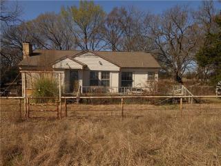917 Scarbrough Rd, Sadler, TX