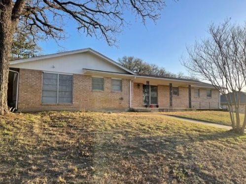 812 Stewart St, Azle, TX 76020-3058