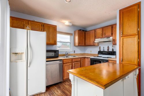 42 Meadow Wood Dr, Florence KY  41042-9323 exterior