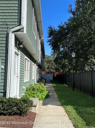 205 Pearl St, Tinton Falls, NJ 07701-1512