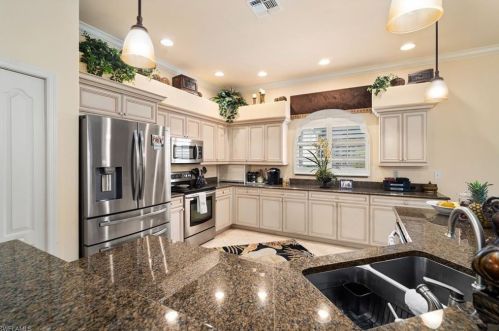 3832 Wax Myrtle Run, Naples, FL 34112-3374