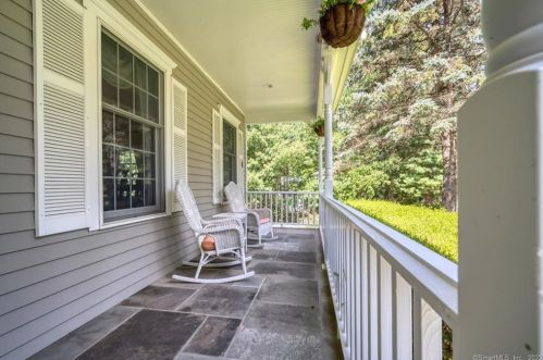 86 Round Lake Rd, Ridgefield, CT 06877-2905