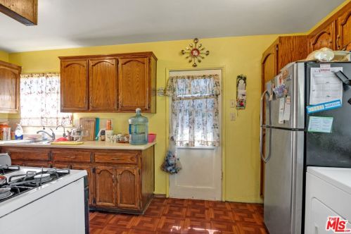 11162 Franklin St, Lynwood, CA 90262-2414
