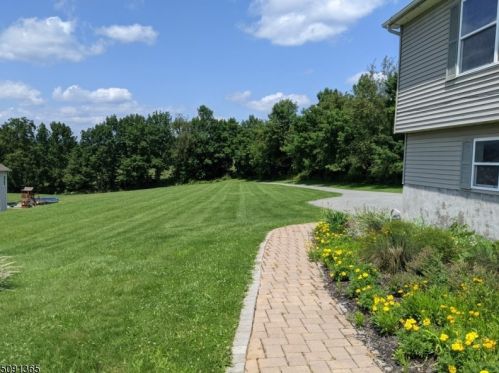 8 Glory Ln, Wantage NJ  07461-3233 exterior