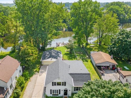 2055 Riverview Dr, Green Bay, WI 54303-6466