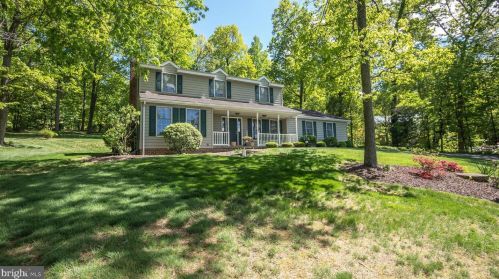 6146 Acorn Dr, Spring Grove, PA 17362-9135