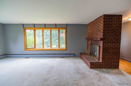 95 Wheeler Ave, Salem NH  03079-3494 exterior