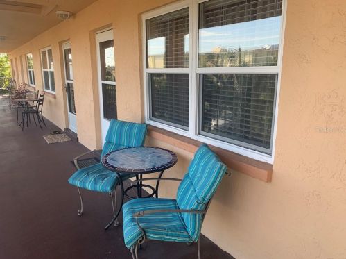 535 68th Ave, Saint Petersburg, FL 33705-5942