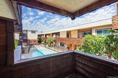 5414 Newcastle Ave, Van Nuys CA 91316-2015 exterior