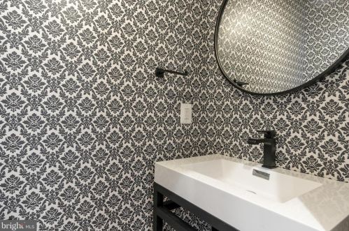 1509 Vermont Ave, Washington DC 20005-3712 exterior